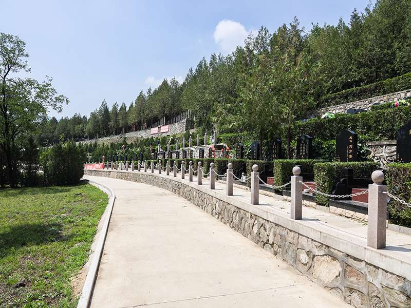 怀柔凤凰山陵园有什么特点(凤凰山陵园如何呢)