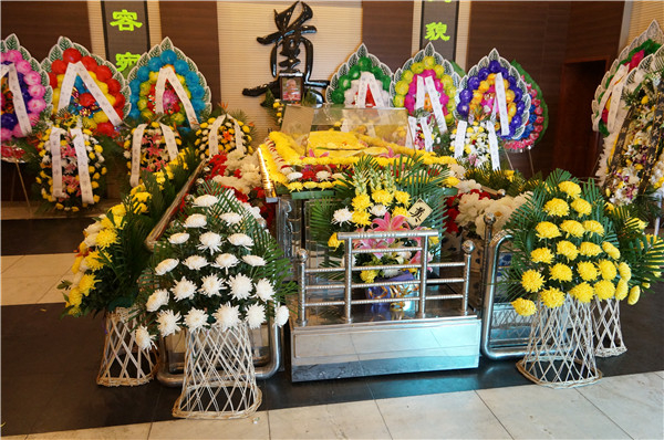 葬礼的灵堂该如何布置(谁来负责布置灵堂) 葬礼的灵堂该如何布置(谁来负责布置灵堂)